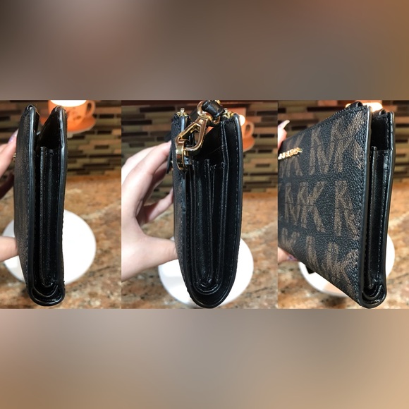 MICHAEL KORS Signature Wristlet ππ₯β€οΈ - Picture 12 of 16